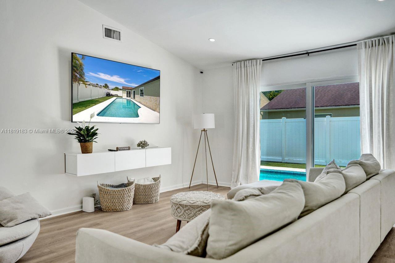 Boca Raton, Florida, 33496, United States, 3 Bedrooms Bedrooms, ,2 BathroomsBathrooms,Residential,For Sale,1850264