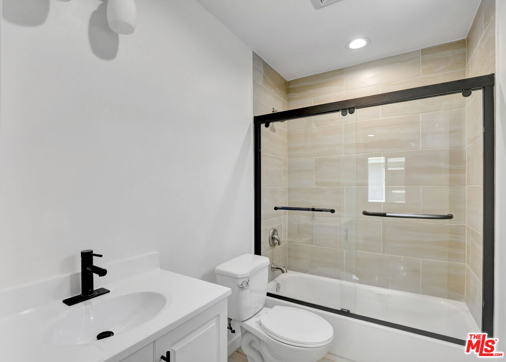Reseda, California, 91335, United States, 10 Bedrooms Bedrooms, ,Residential,For Sale,1906500