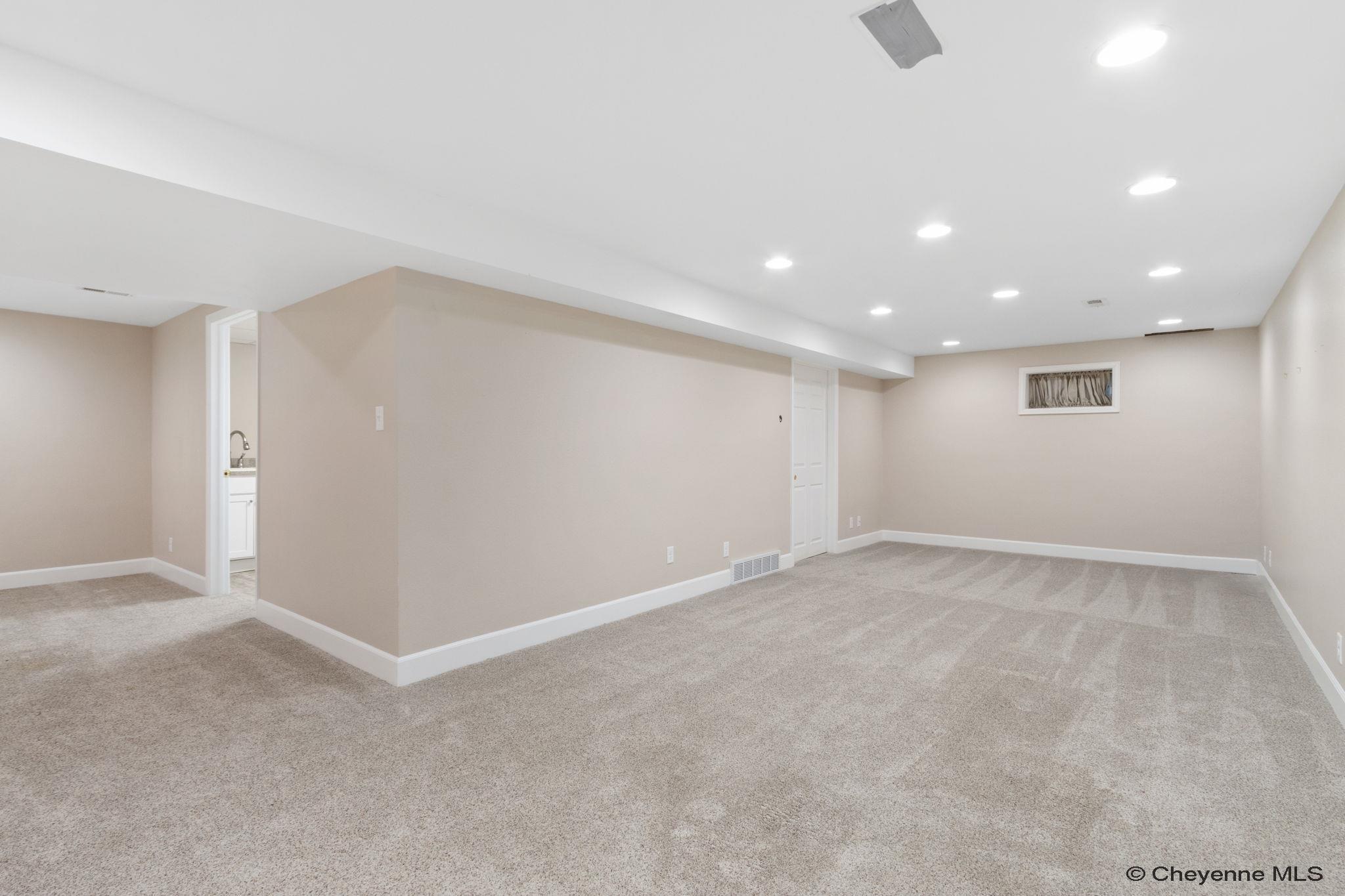 Cheyenne, Wyoming, 82001, United States, 5 Bedrooms Bedrooms, ,4 BathroomsBathrooms,Residential,For Sale,1992954