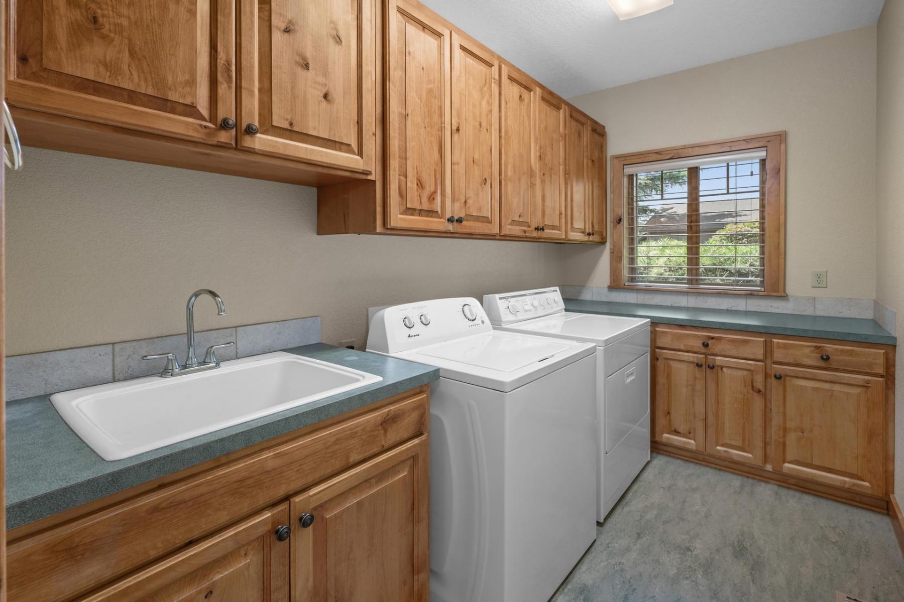  27200 S BARLOW RD Canby, OR 97013 - 物件實景