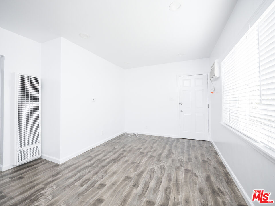 Los Angeles, California, 90066, United States, 4 Bedrooms Bedrooms, ,Residential,For Sale,1705124