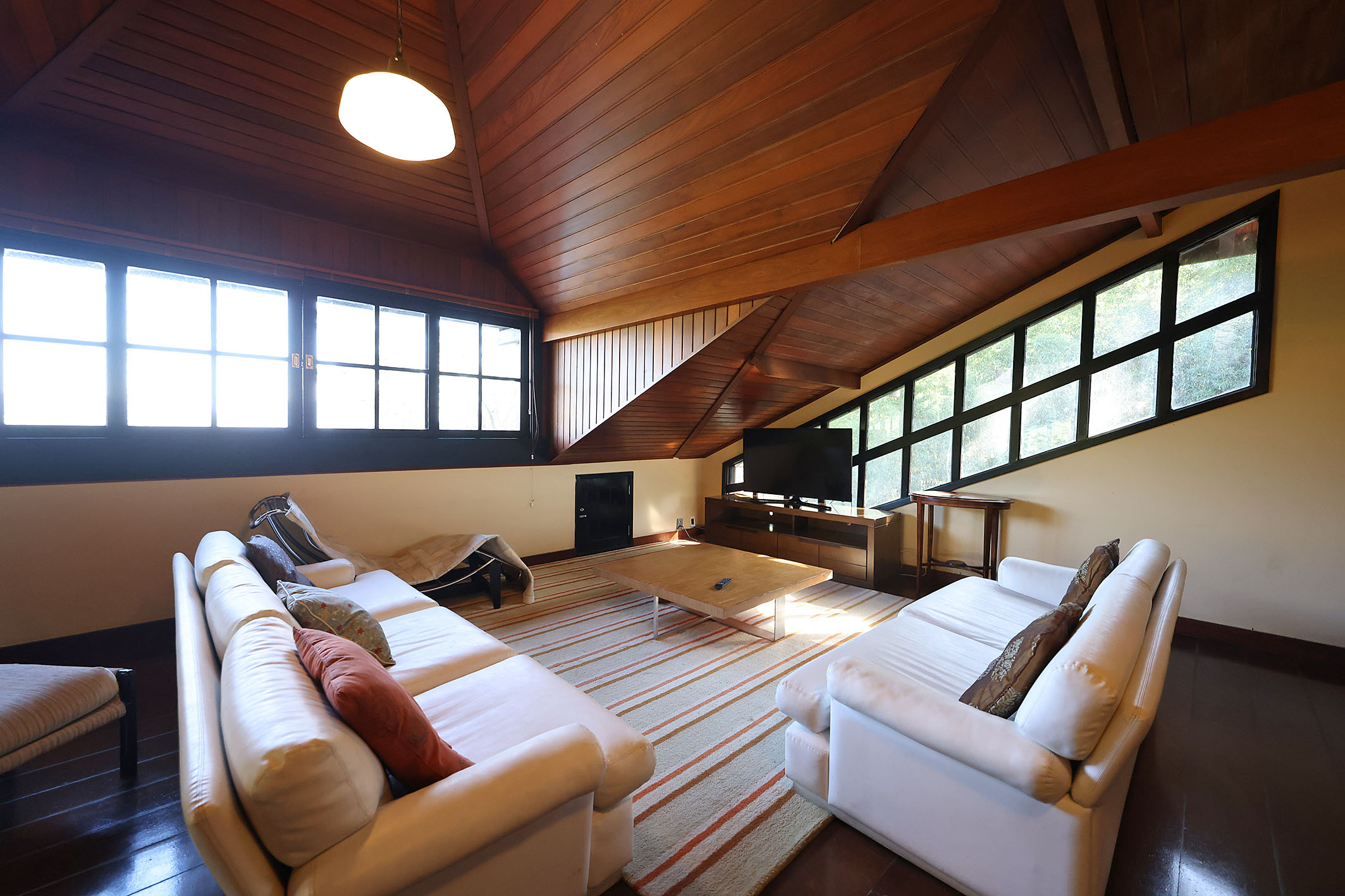  Mountain retreat with comprehensive leisure amenities and guest accommodations - 物件實景