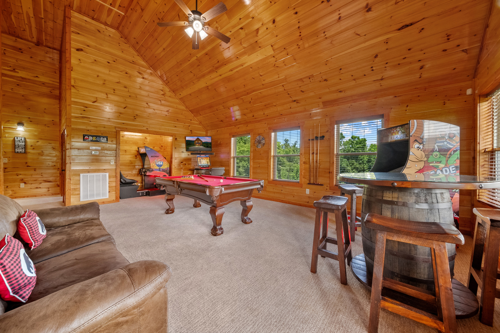 Gatlinburg, Tennessee, 37738, United States, 5 Bedrooms Bedrooms, ,6 BathroomsBathrooms,Residential,For Sale,1914127