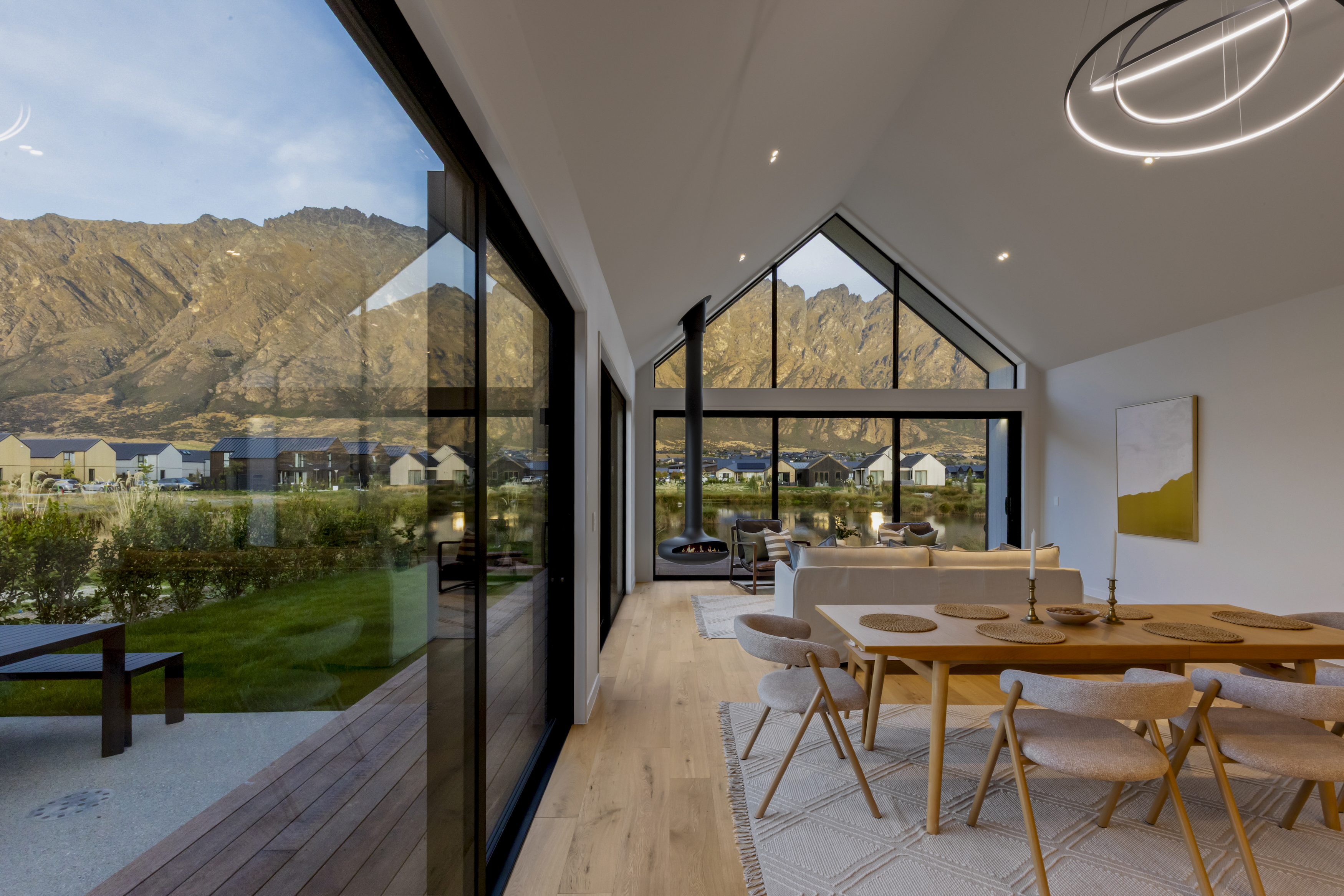  Luxury Waterfront Living in Jack’s Point - 物件實景