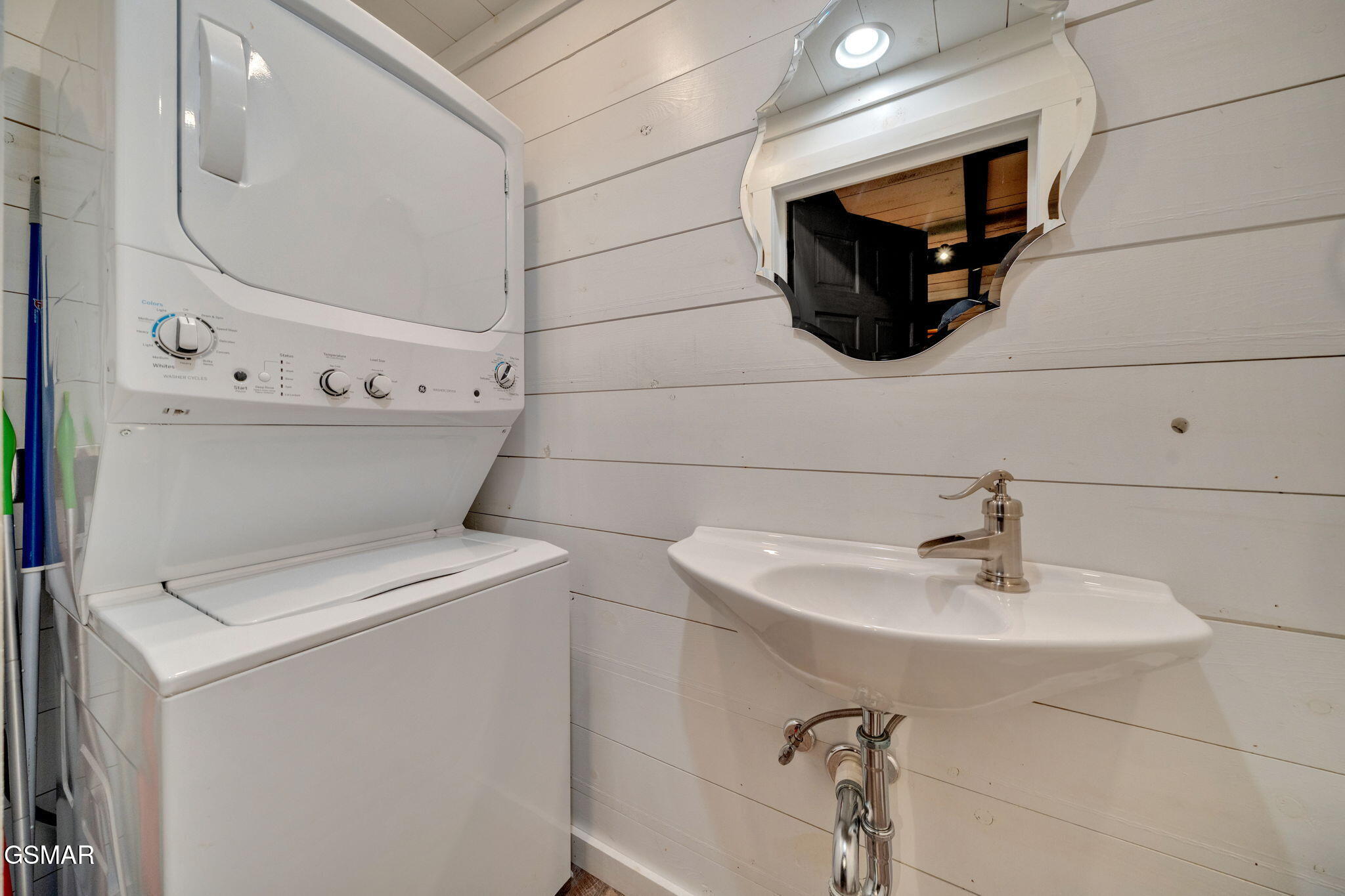 Gatlinburg, Tennessee, 37738, United States, 4 Bedrooms Bedrooms, ,5 BathroomsBathrooms,Residential,For Sale,1921348