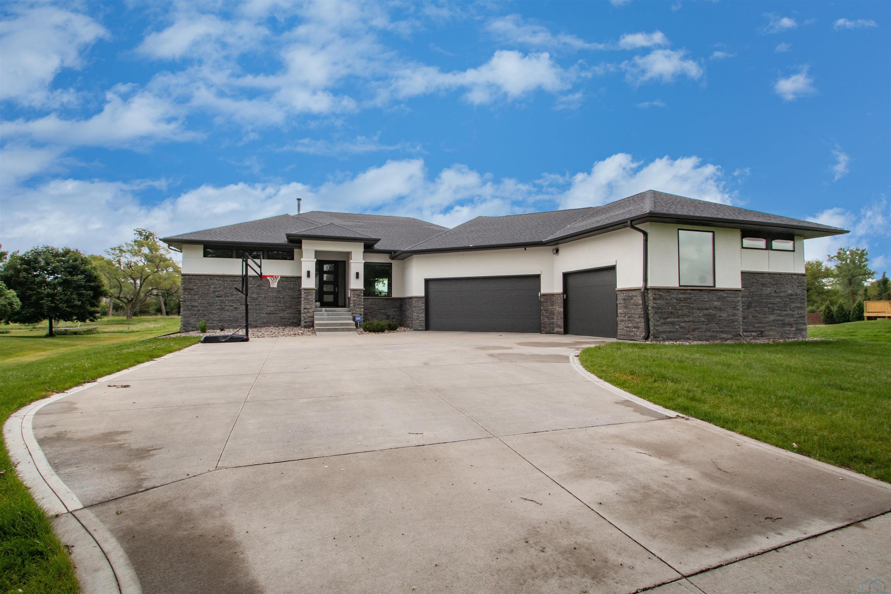 Jefferson, South Dakota, 57038, United States, 6 Bedrooms Bedrooms, ,3 BathroomsBathrooms,Residential,For Sale,1978978