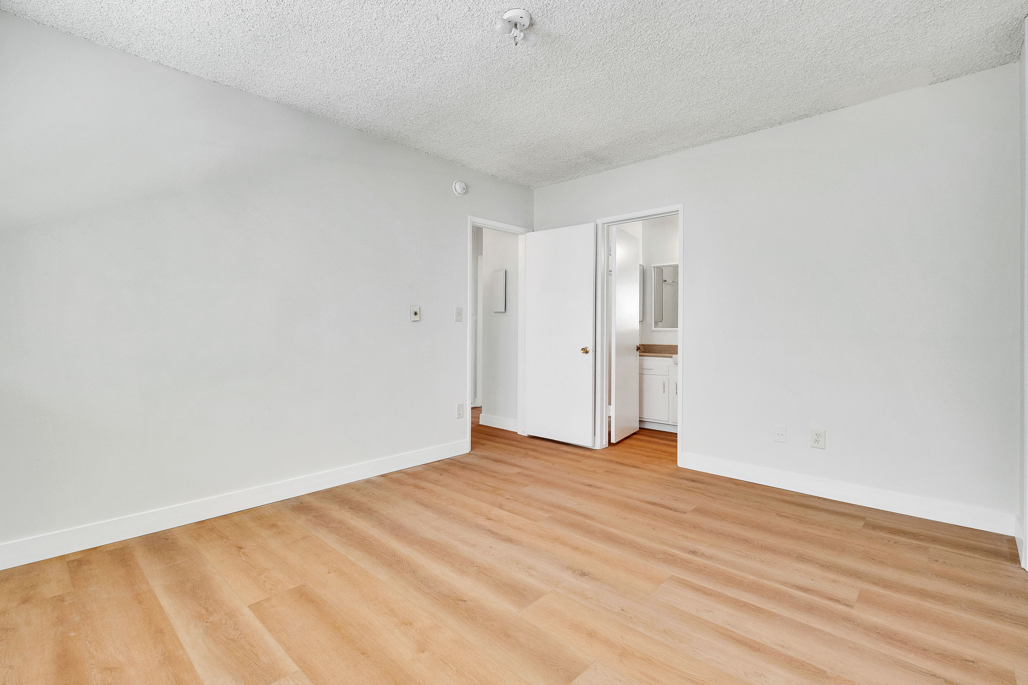  5232 Corteen Place Unit 10, Los Angeles, CA 91607 - 物件實景
