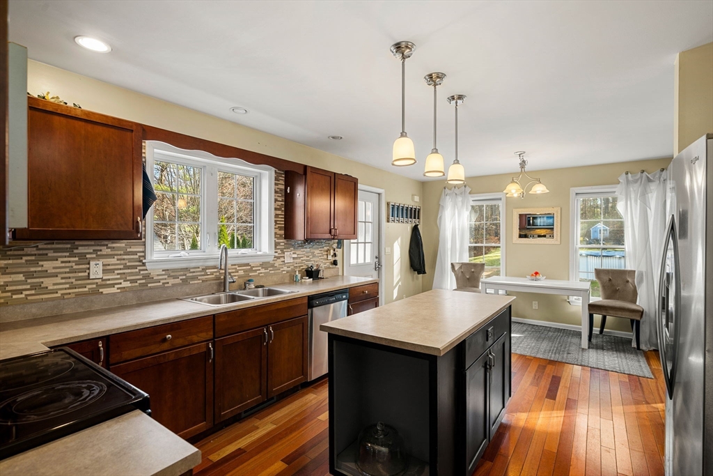 Tyngsboro, Massachusetts, 01879, United States, 4 Bedrooms Bedrooms, ,4 BathroomsBathrooms,Residential,For Sale,2000977