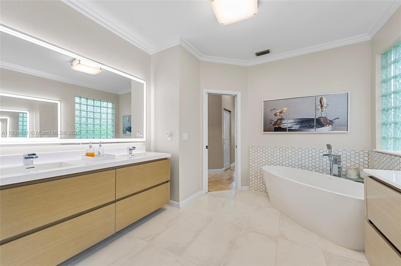 Weston, Florida, 33332, United States, 5 Bedrooms Bedrooms, ,4 BathroomsBathrooms,Residential,For Sale,1987743