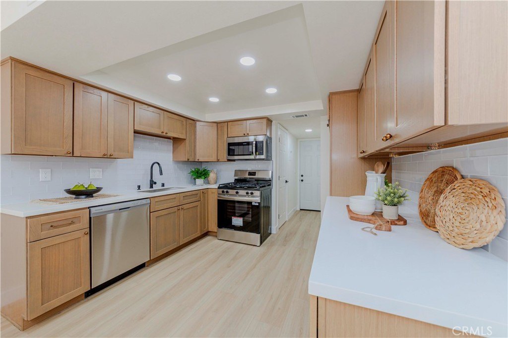 Fullerton, California, 92833, United States, 2 Bedrooms Bedrooms, ,3 BathroomsBathrooms,Residential,For Sale,1890982