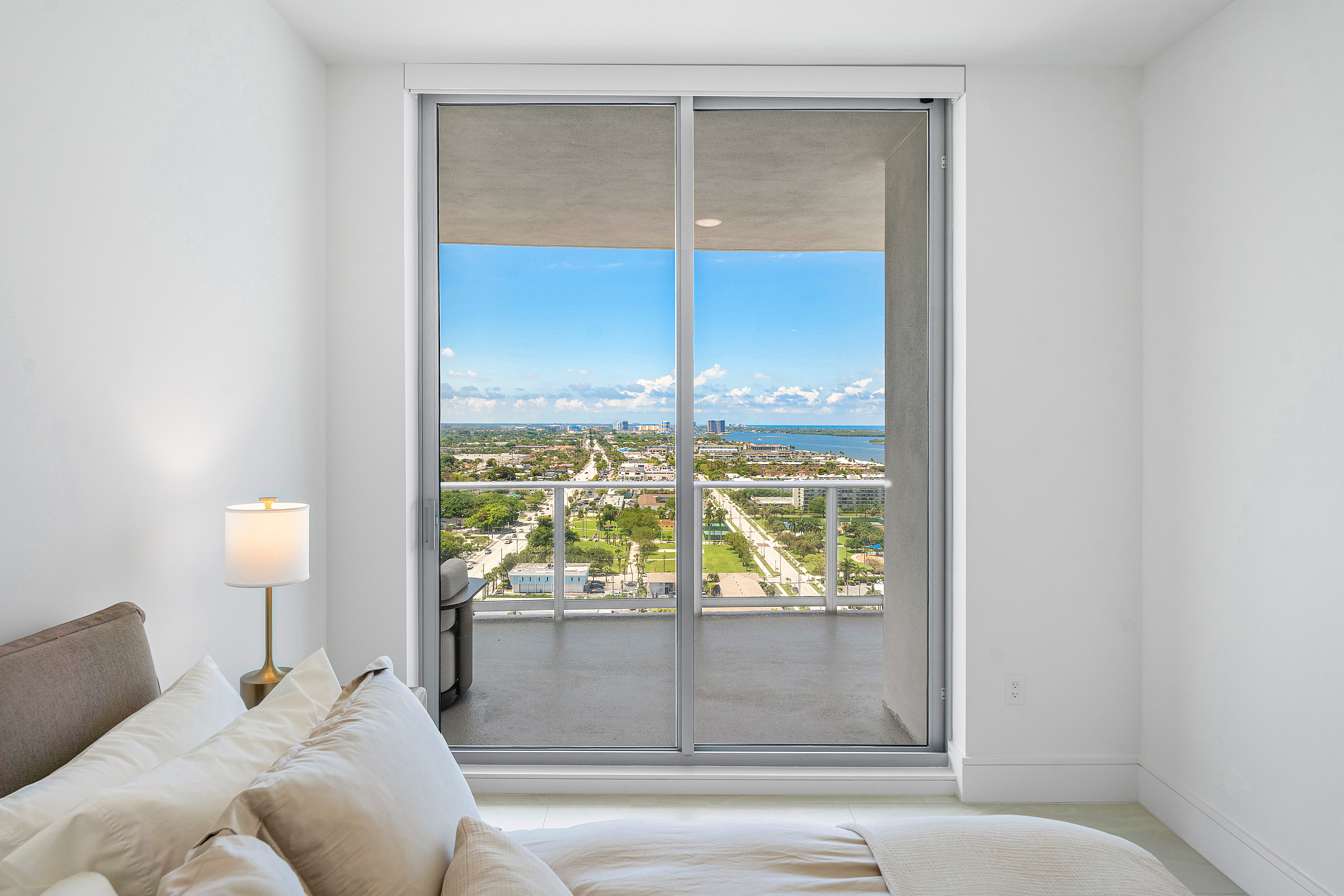  220 Lake Shore Drive, Lake Park, FL, 33403 - 物件實景