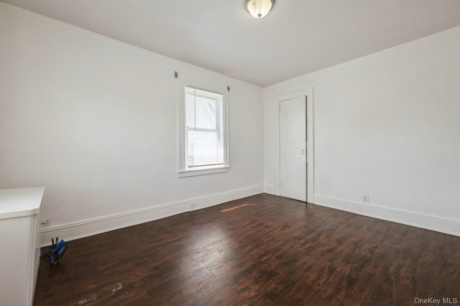 Queens Village, New York, 11429, United States, 3 Bedrooms Bedrooms, ,2 BathroomsBathrooms,Residential,For Sale,1902128