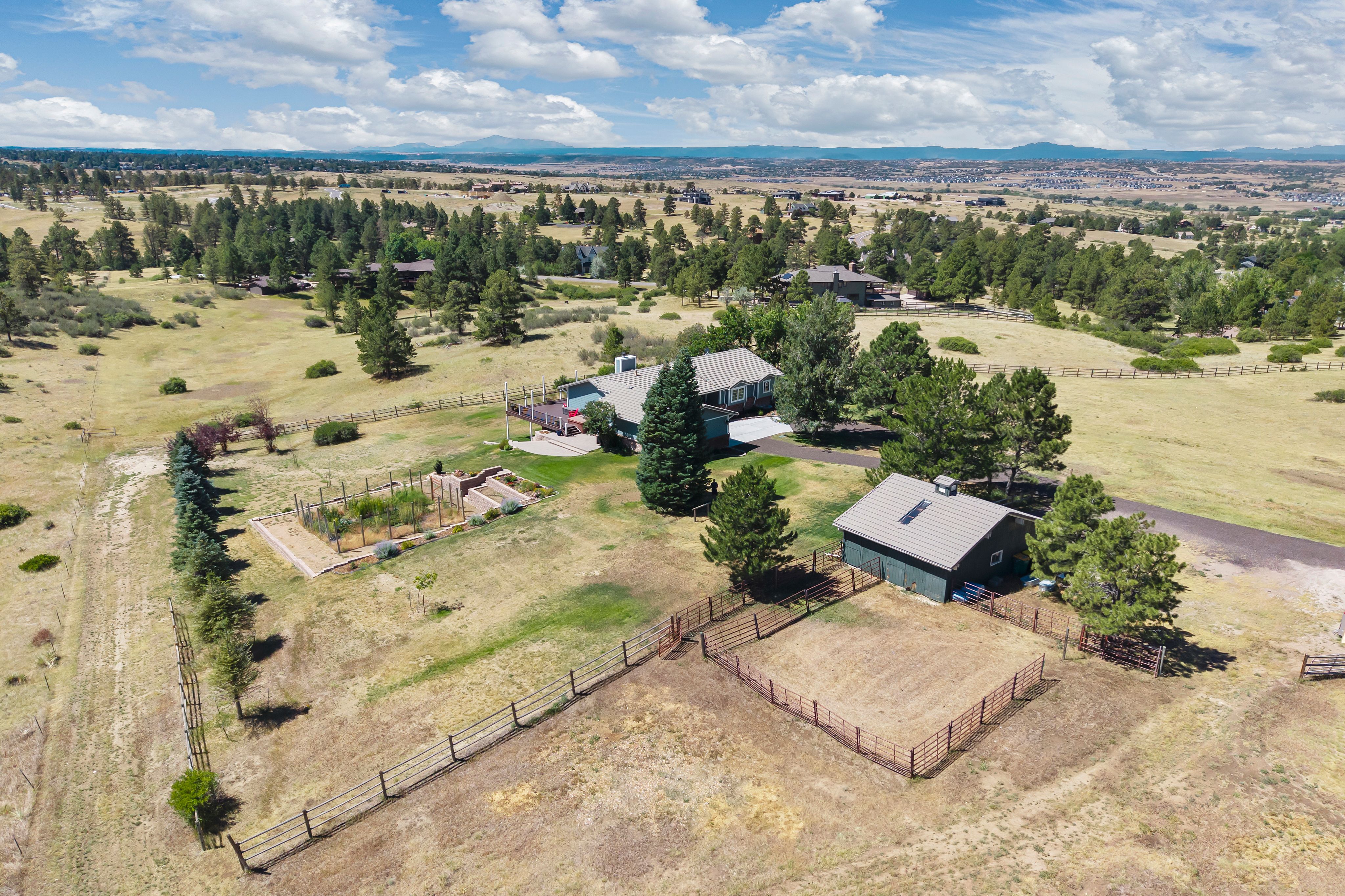  Ranch in Butterfield on 5 Acres with Pikes Peak Views - 物件實景