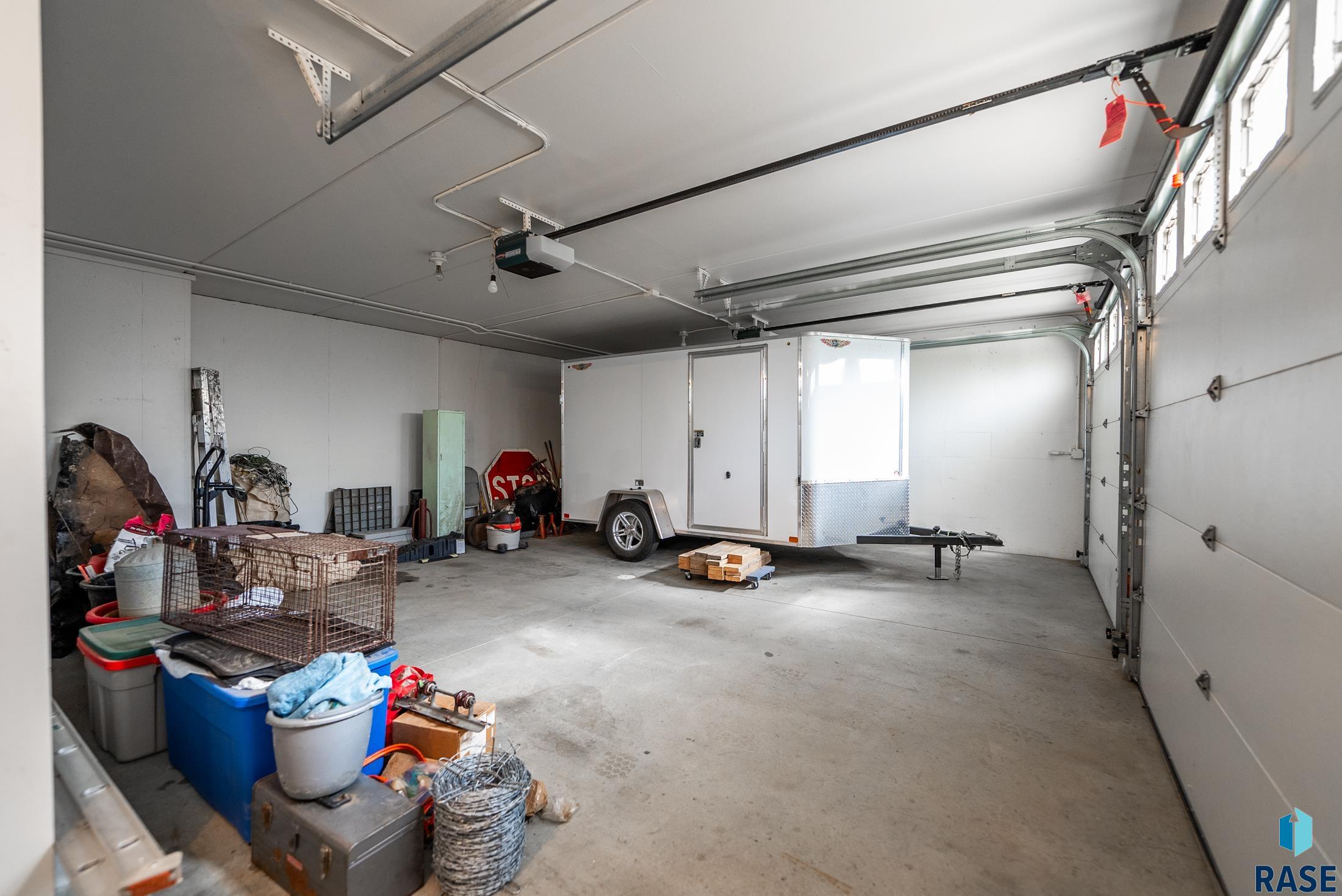 Yankton, South Dakota, 57078, United States, 6 Bedrooms Bedrooms, ,4 BathroomsBathrooms,Residential,For Sale,1975294