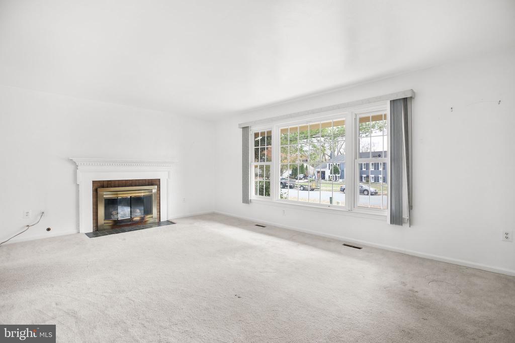 Springfield, Virginia, 22153, United States, 4 Bedrooms Bedrooms, ,4 BathroomsBathrooms,Residential,For Sale,1992836