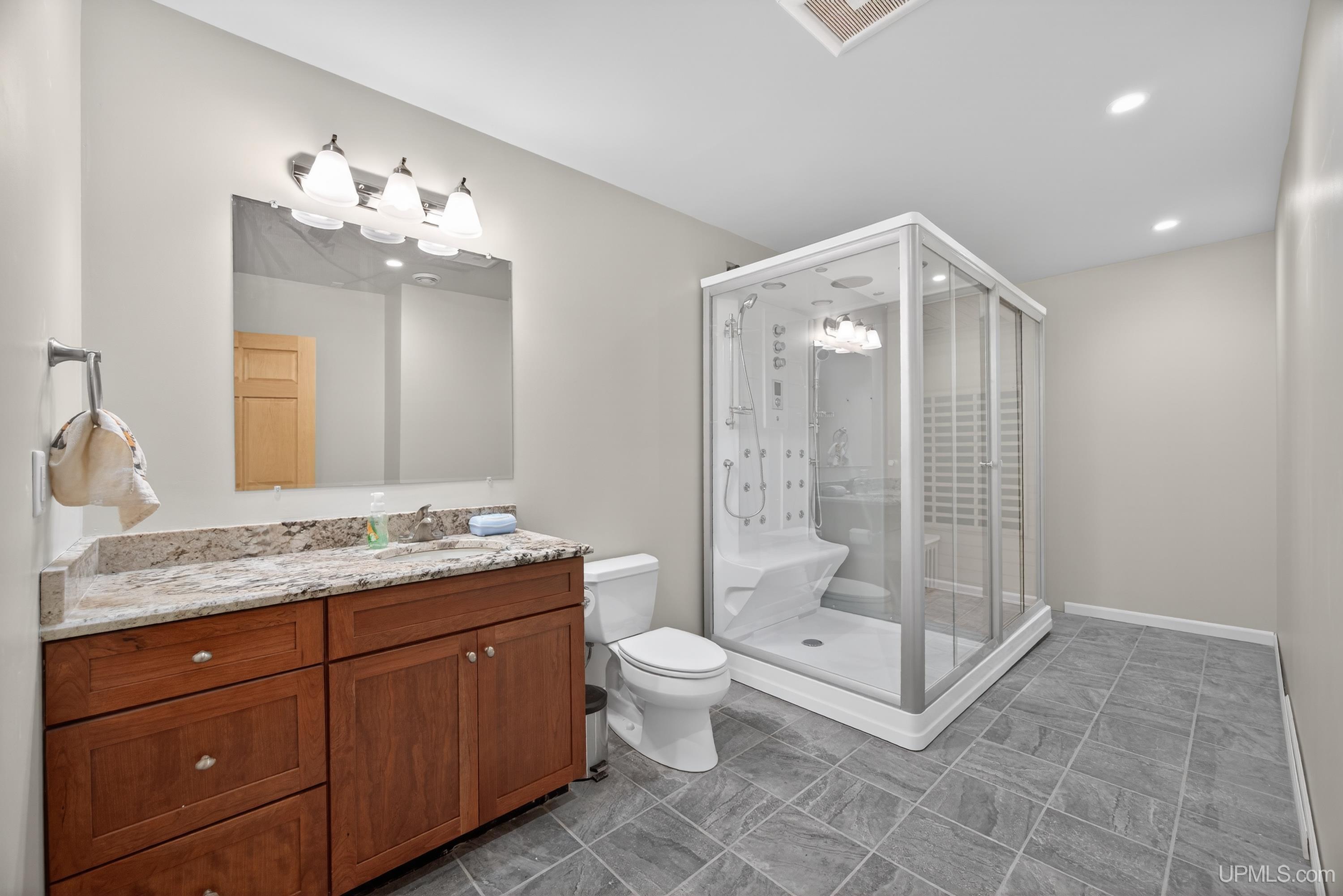 Houghton, Michigan, 49931, United States, 3 Bedrooms Bedrooms, ,4 BathroomsBathrooms,Residential,For Sale,2029605