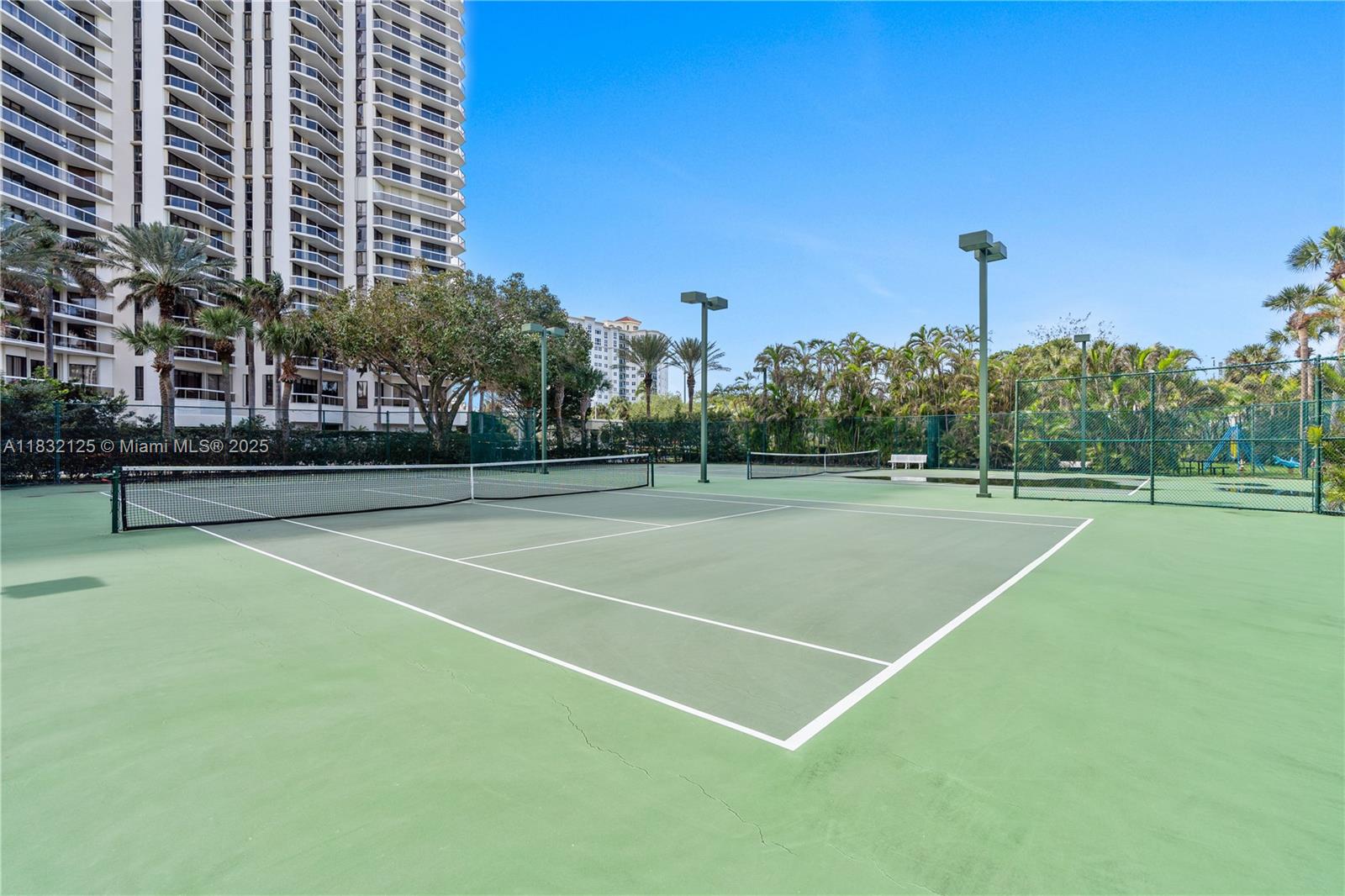 Aventura, Florida, 33180, United States, 2 Bedrooms Bedrooms, ,3 BathroomsBathrooms,Residential,For Sale,1885240