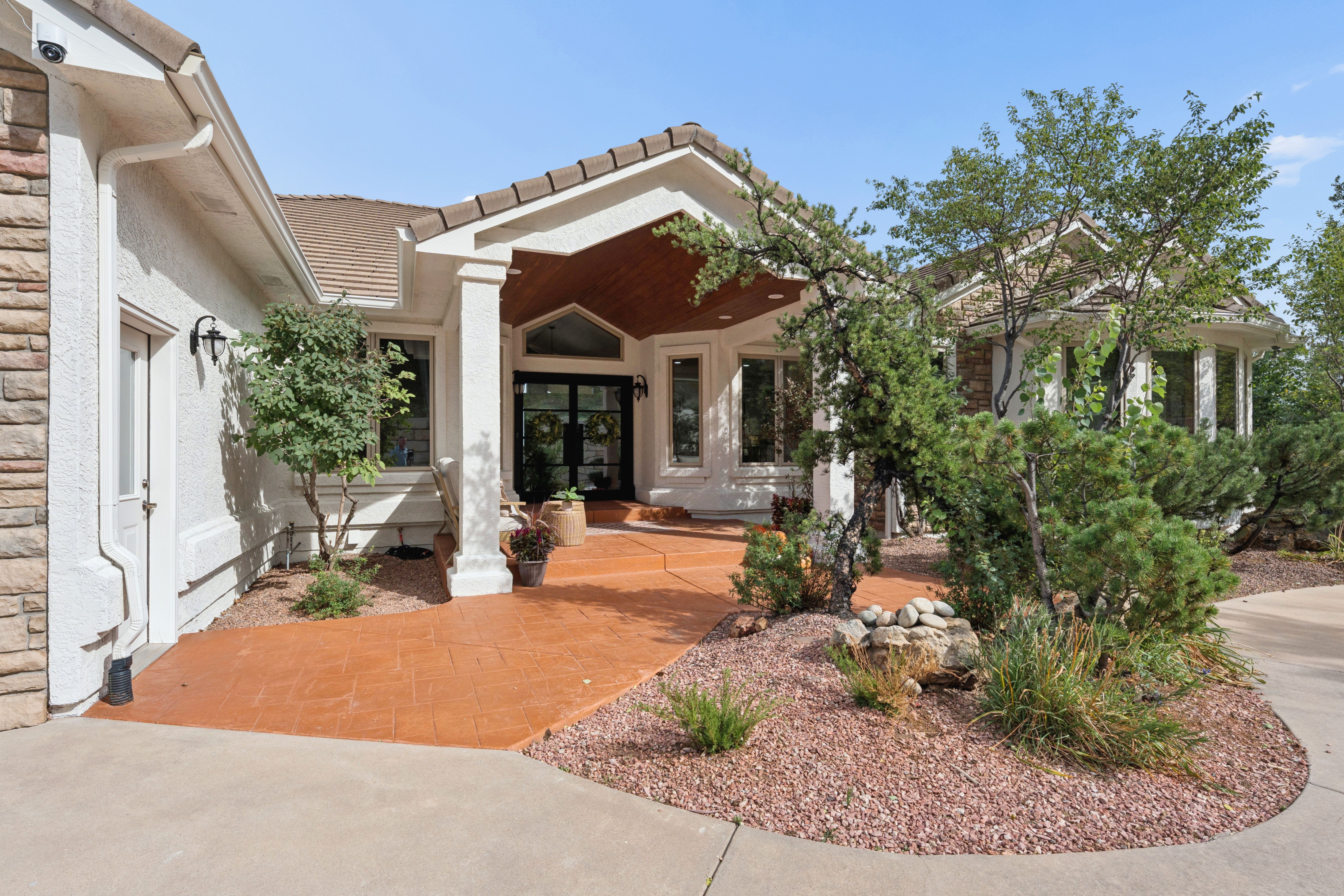  Remodeled 6,100 sq ft rancher on a magical setting spanning 72 acres - 物件實景
