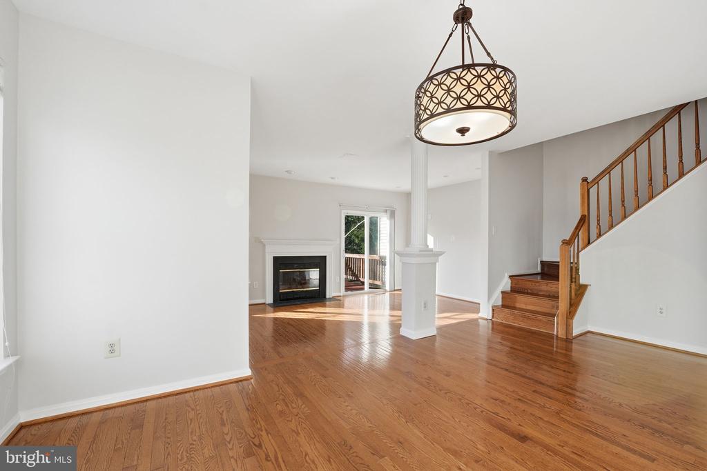 Sterling, Virginia, 20166, United States, 3 Bedrooms Bedrooms, ,3 BathroomsBathrooms,Residential,For Sale,2010365