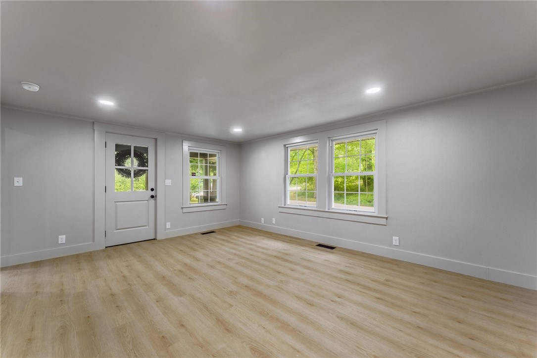 Fayetteville, Arkansas, 72704, United States, 5 Bedrooms Bedrooms, ,3 BathroomsBathrooms,Residential,For Sale,1805312