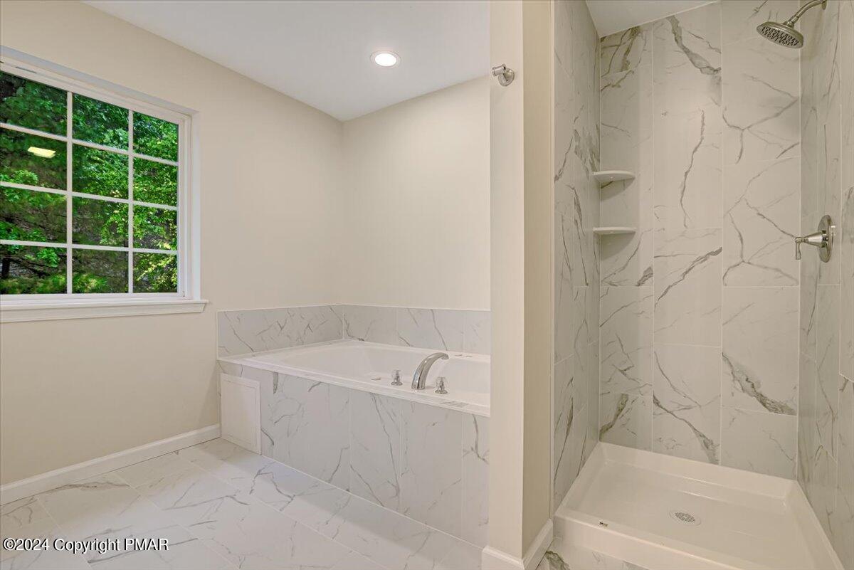 Stroudsburg, Pennsylvania, 18360, United States, 4 Bedrooms Bedrooms, ,3 BathroomsBathrooms,Residential,For Sale,1858014