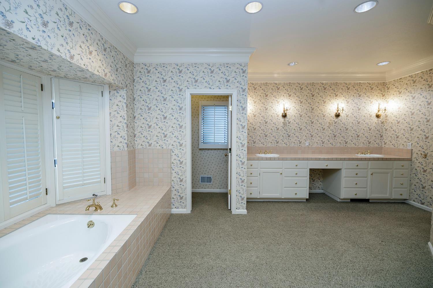 Turlock, California, 95380, United States, 4 Bedrooms Bedrooms, ,5 BathroomsBathrooms,Residential,For Sale,1992358