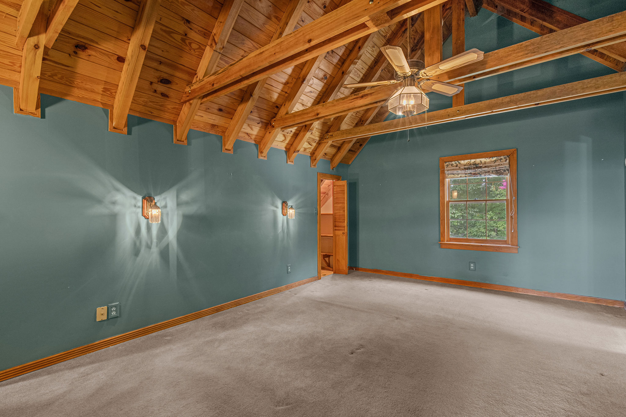 Dandridge, Tennessee, 37725, United States, 2 Bedrooms Bedrooms, ,2 BathroomsBathrooms,Residential,For Sale,1928860