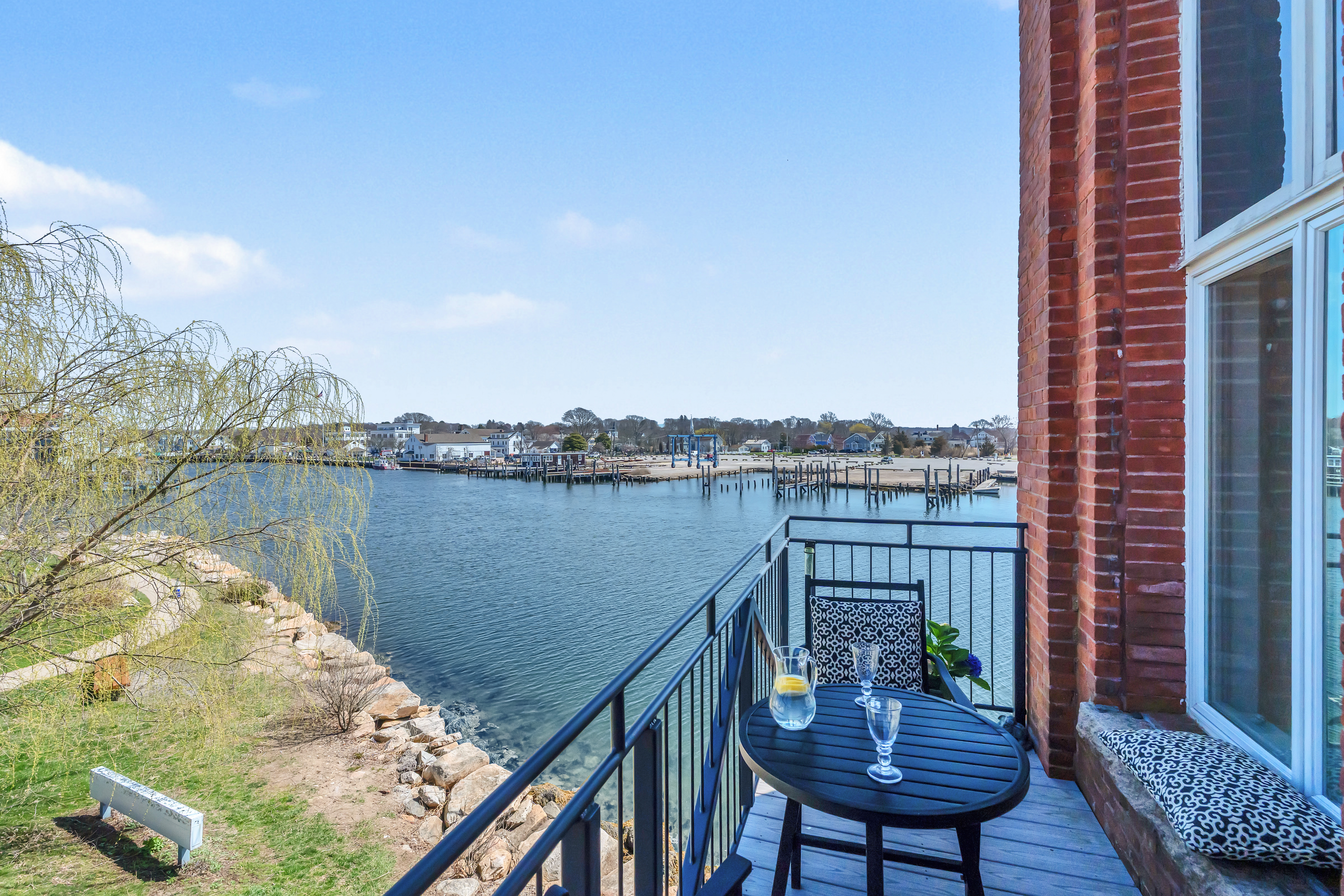  Condo on Mystic River - 物件實景