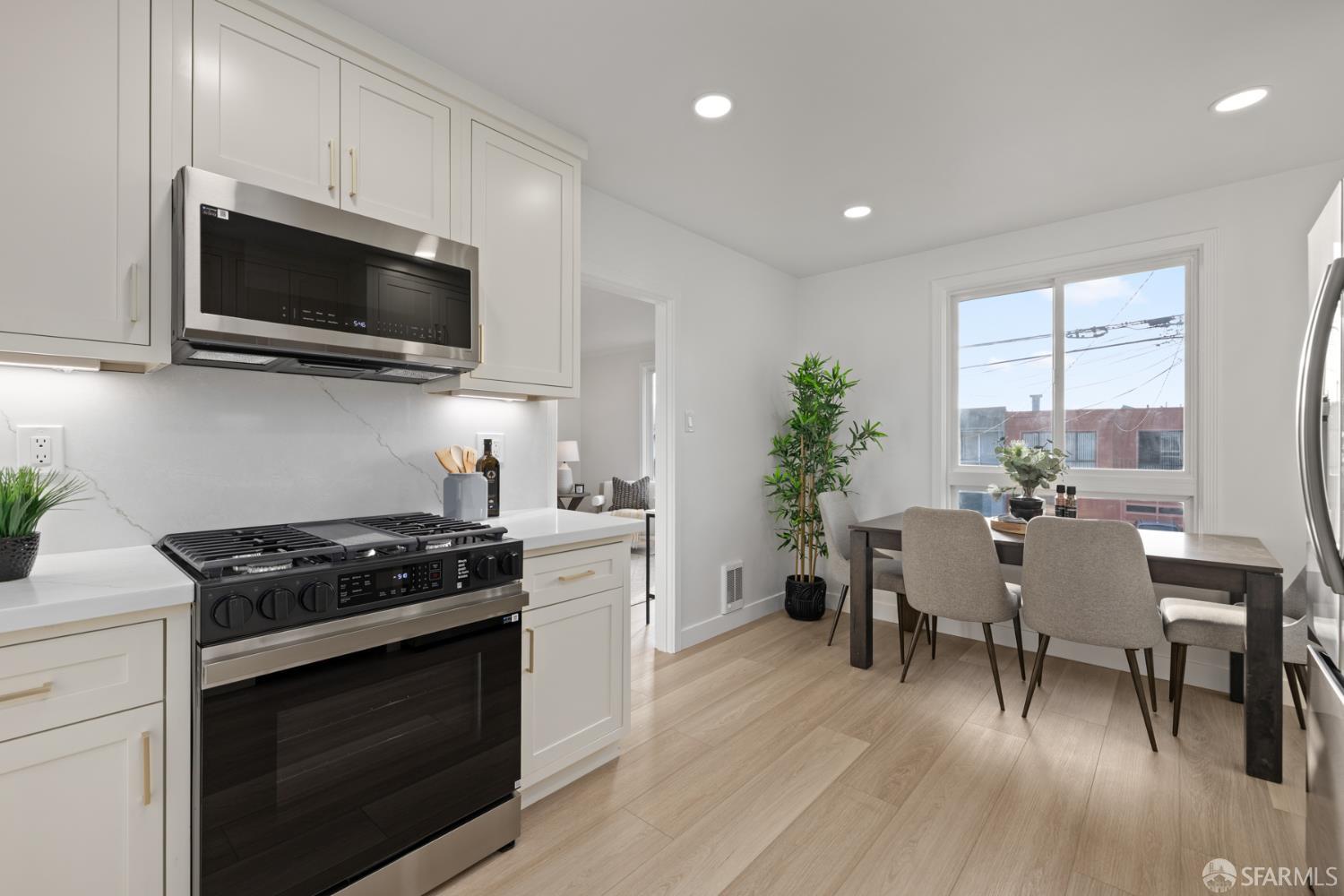 San Francisco, California, 94122, United States, 4 Bedrooms Bedrooms, ,2 BathroomsBathrooms,Residential,For Sale,1987685