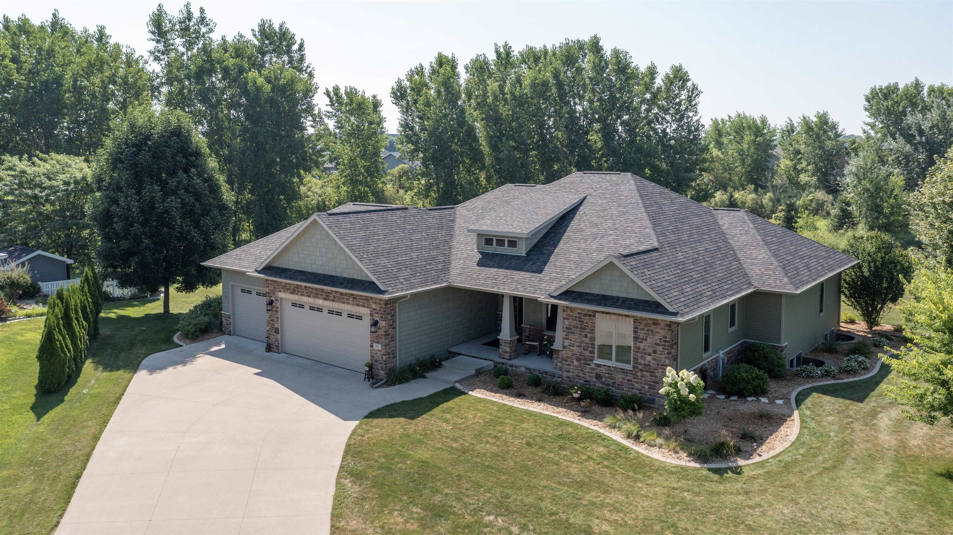 Appleton, Wisconsin, 54913, United States, 5 Bedrooms Bedrooms, ,4 BathroomsBathrooms,Residential,For Sale,1927956