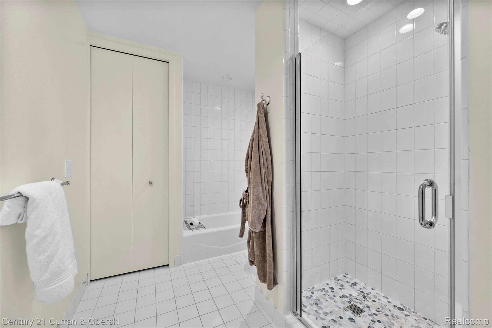 Dearborn, Michigan, 48124, United States, 4 Bedrooms Bedrooms, ,4 BathroomsBathrooms,Residential,For Sale,1983815