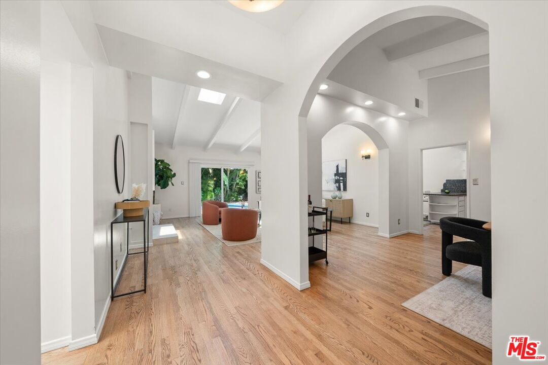 Los Angeles, California, 90049, United States, 3 Bedrooms Bedrooms, ,3 BathroomsBathrooms,Residential,For Sale,1908650