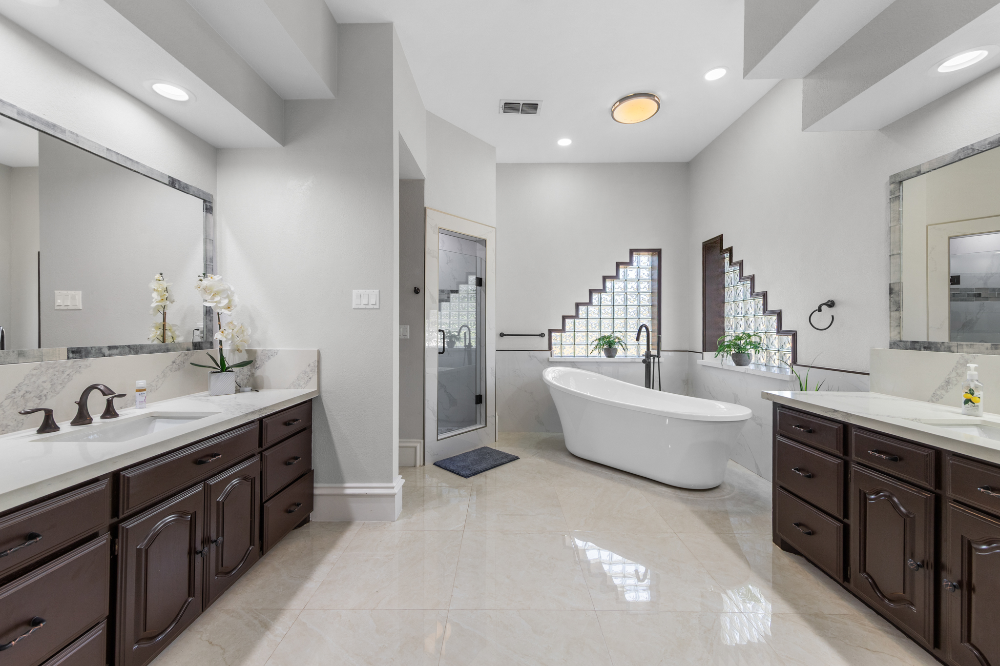 McAllen, Texas, 78504, United States, 7 Bedrooms Bedrooms, ,7 BathroomsBathrooms,Residential,For Sale,1916875
