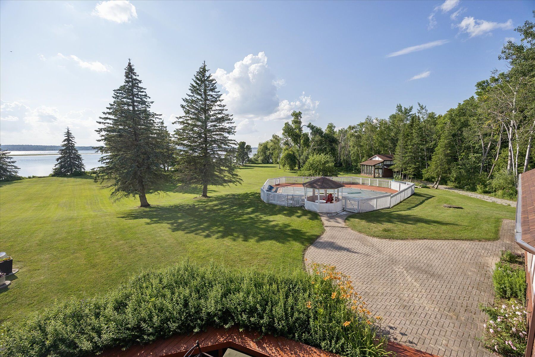  Pigeon Lake Estate-Kawarthas - 物件實景