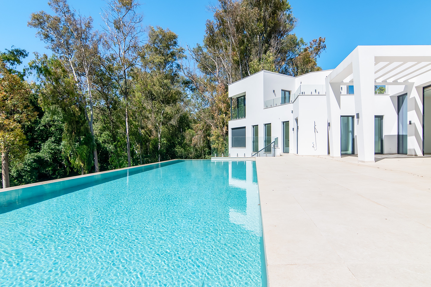  New contemporary villa with total privacy in Sotogrande Alto - 物件實景