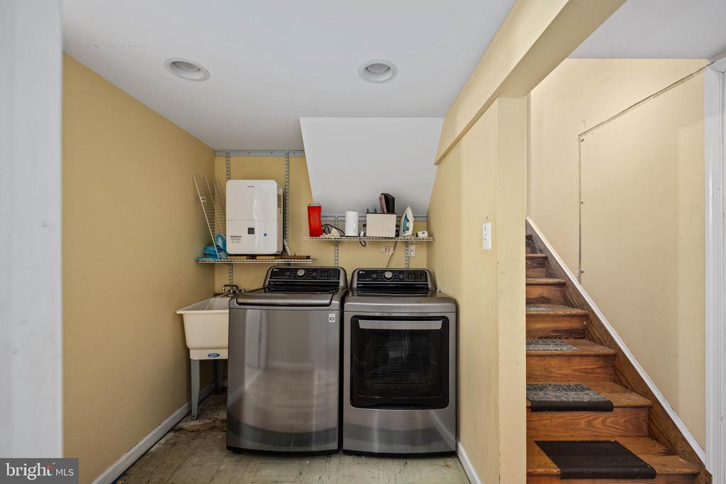 Alexandria, Virginia, 22308, United States, 4 Bedrooms Bedrooms, ,3 BathroomsBathrooms,Residential,For Sale,1921222