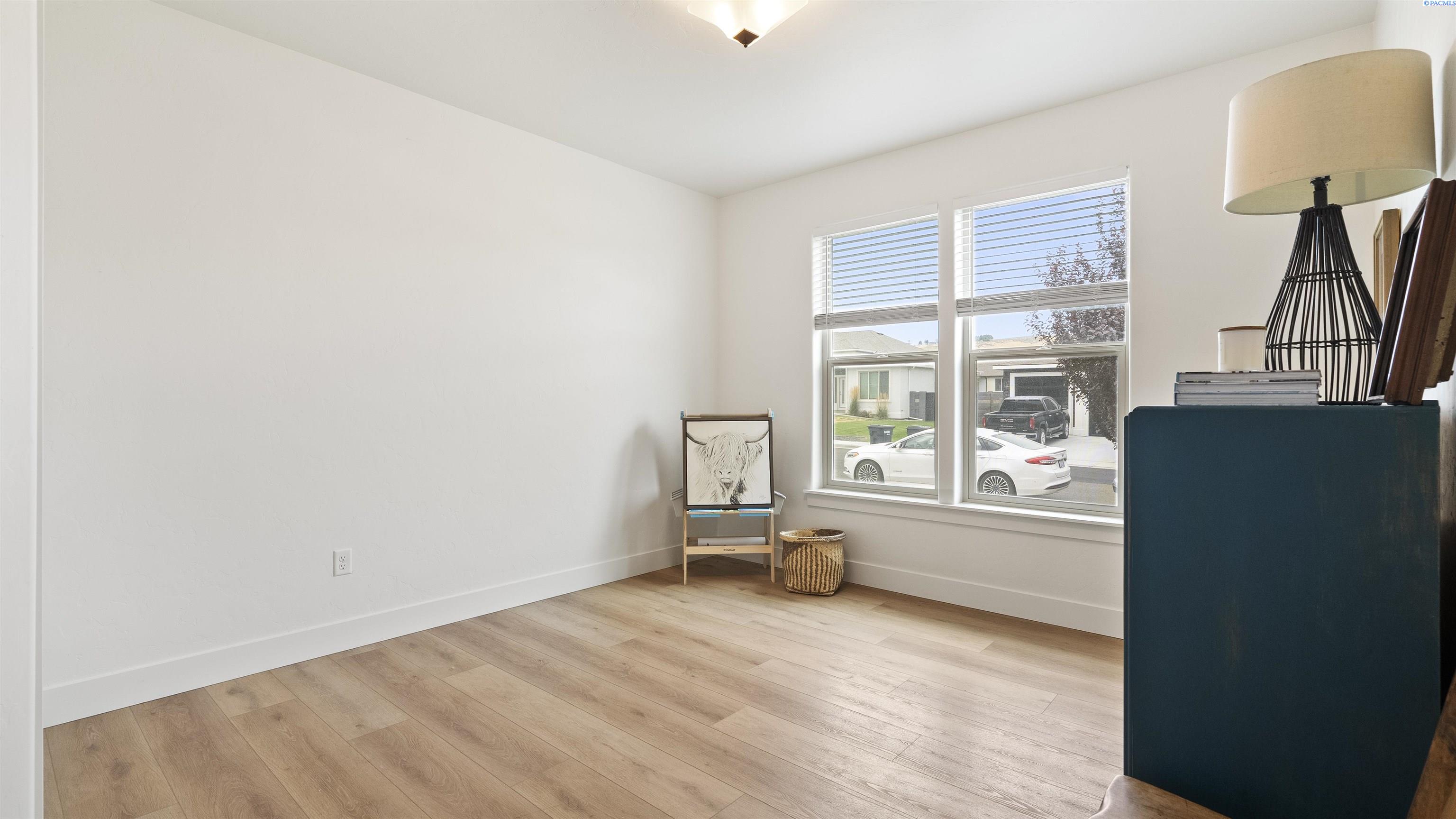 Richland, Washington, 99352, United States, 4 Bedrooms Bedrooms, ,2 BathroomsBathrooms,Residential,For Sale,1906594