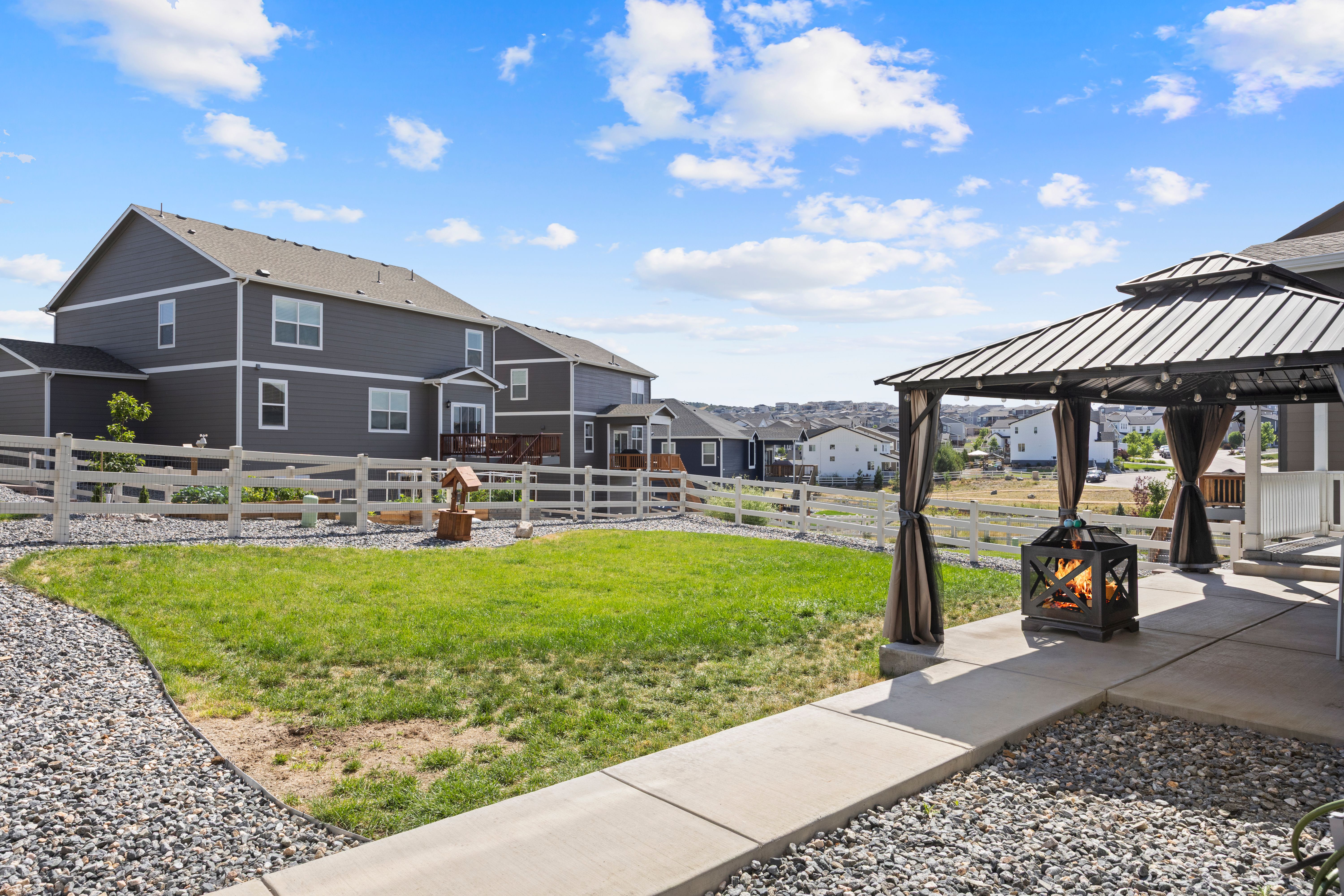  Perfect Blend of Modern Style, Functionality, and Mesa Views - 物件實景