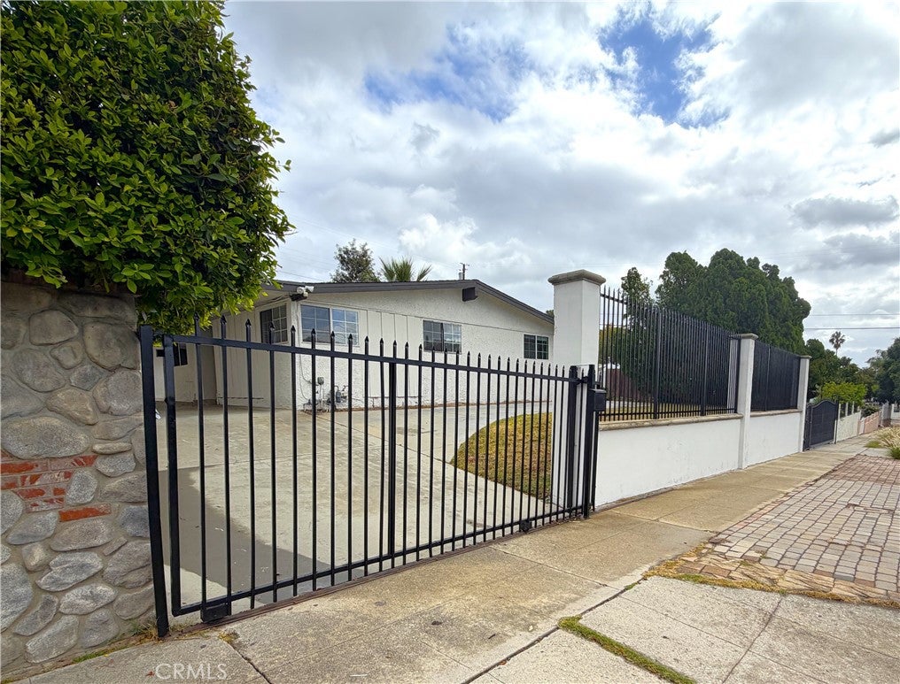 Garrick Ave, Sylmar, CA 91342