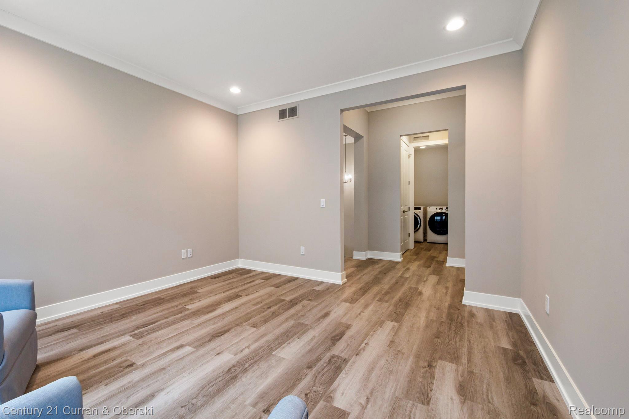 Northville, Michigan, 48168, United States, 2 Bedrooms Bedrooms, ,2 BathroomsBathrooms,Residential,For Sale,1983973