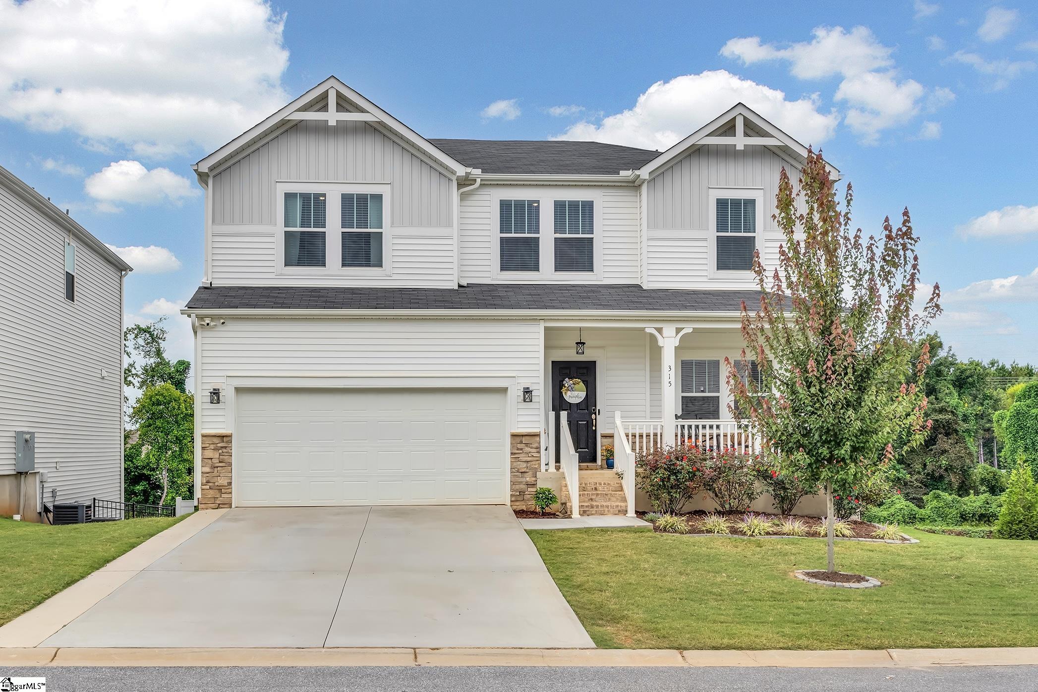 Simpsonville, South Carolina, 29680, United States, 5 Bedrooms Bedrooms, ,4 BathroomsBathrooms,Residential,For Sale,1958247