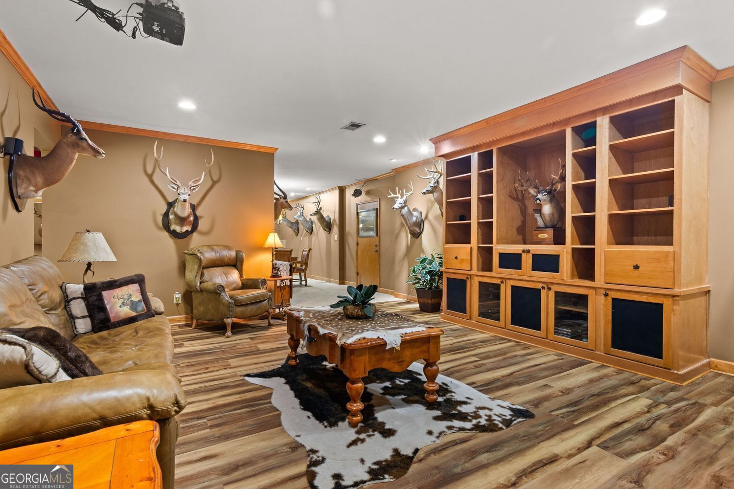 Cumming, Georgia, 30028, United States, 4 Bedrooms Bedrooms, ,5 BathroomsBathrooms,Residential,For Sale,1859105