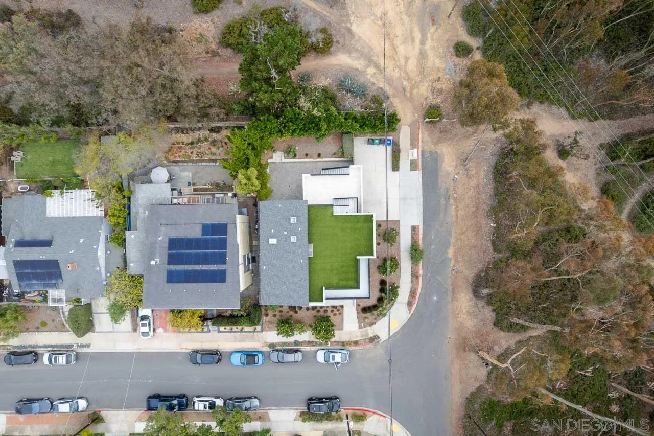 La Jolla, California, 92037, United States, 4 Bedrooms Bedrooms, ,3 BathroomsBathrooms,Residential,For Sale,1992074