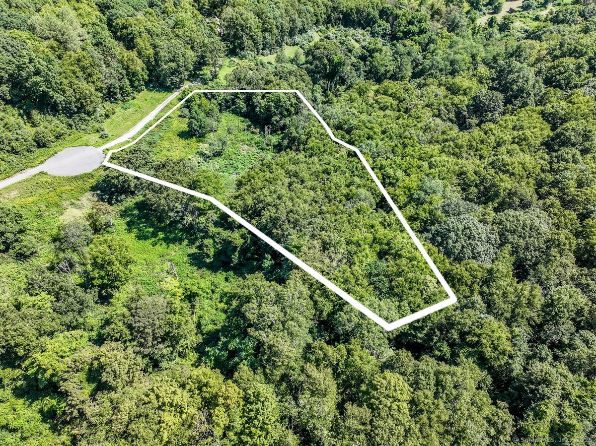 New Milford, Connecticut, 06776, United States, 4 Bedrooms Bedrooms, ,3 BathroomsBathrooms,Residential,For Sale,1896201