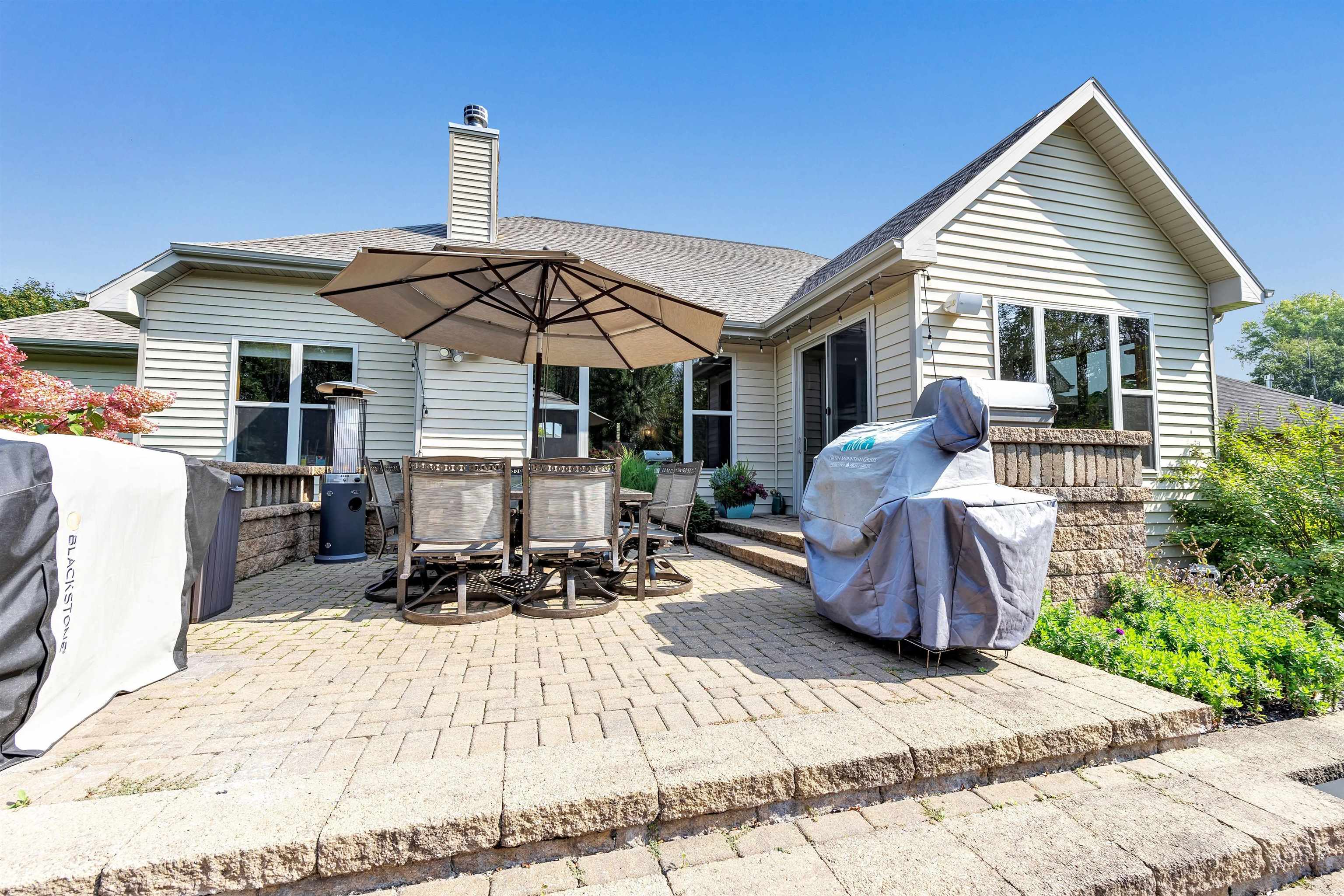 GREEN BAY, Wisconsin, 54313, United States, 5 Bedrooms Bedrooms, ,4 BathroomsBathrooms,Residential,For Sale,1911640