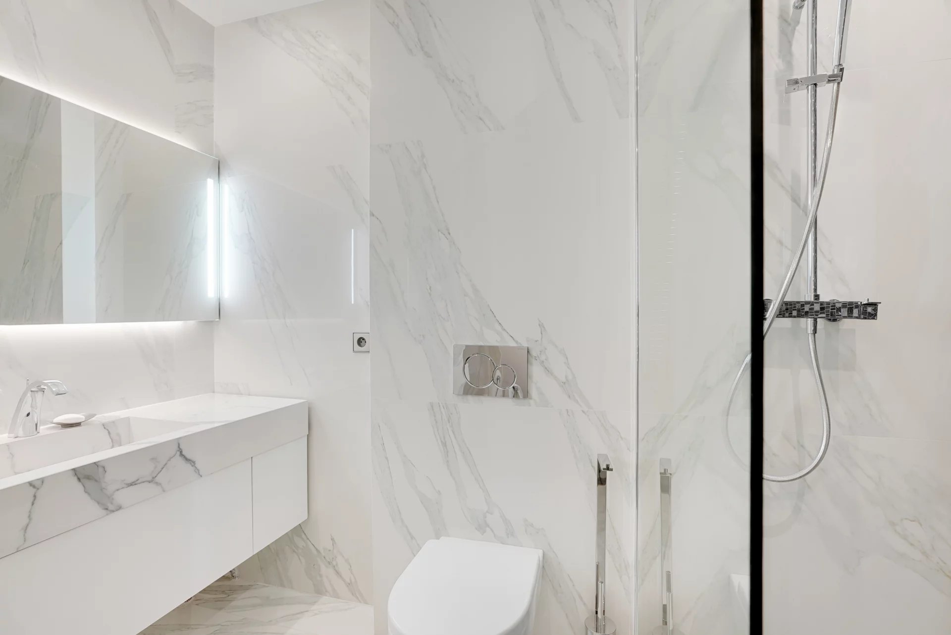 Paris 8th, Île-de-France, 75008, FR, 4 Bedrooms Bedrooms, ,2 BathroomsBathrooms,Residential,For Sale,1669090