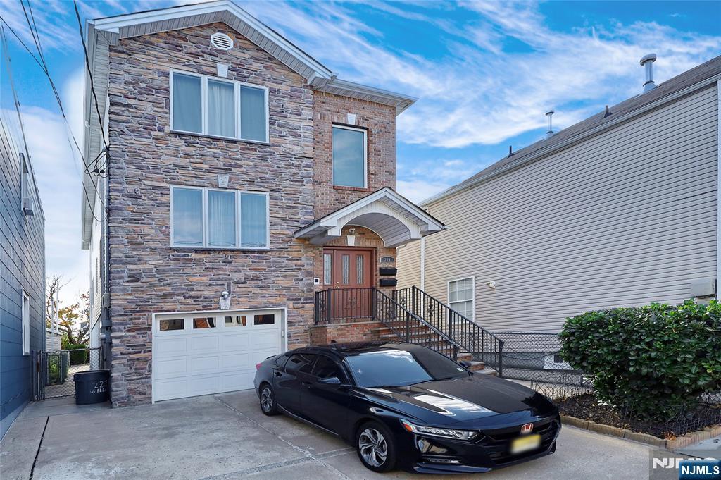 Harrison, New Jersey, 07029, United States, 5 Bedrooms Bedrooms, ,5 BathroomsBathrooms,Residential,For Sale,1985698