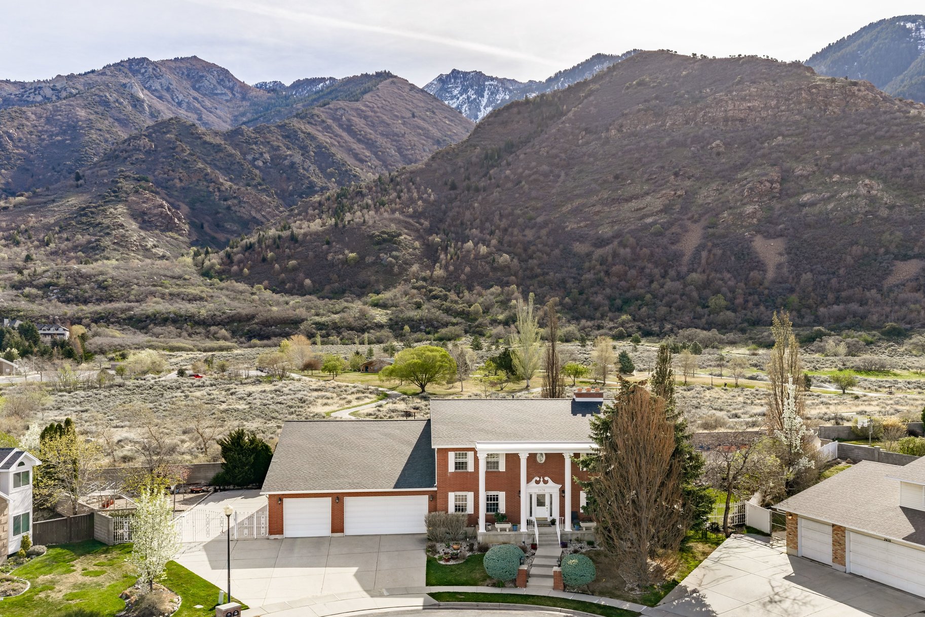  Updated Sandy Home With One of a Kind Location With Unobstructed Mountain Views - 物件實景