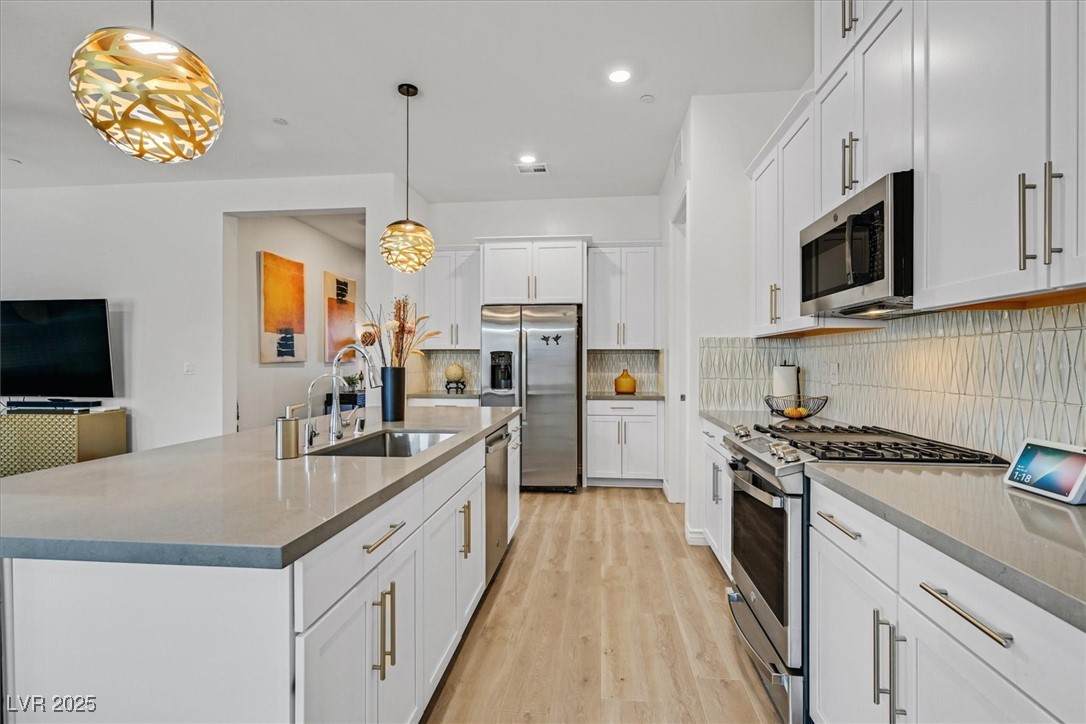 Henderson, Nevada, 89011, United States, 3 Bedrooms Bedrooms, ,2 BathroomsBathrooms,Residential,For Sale,1972737