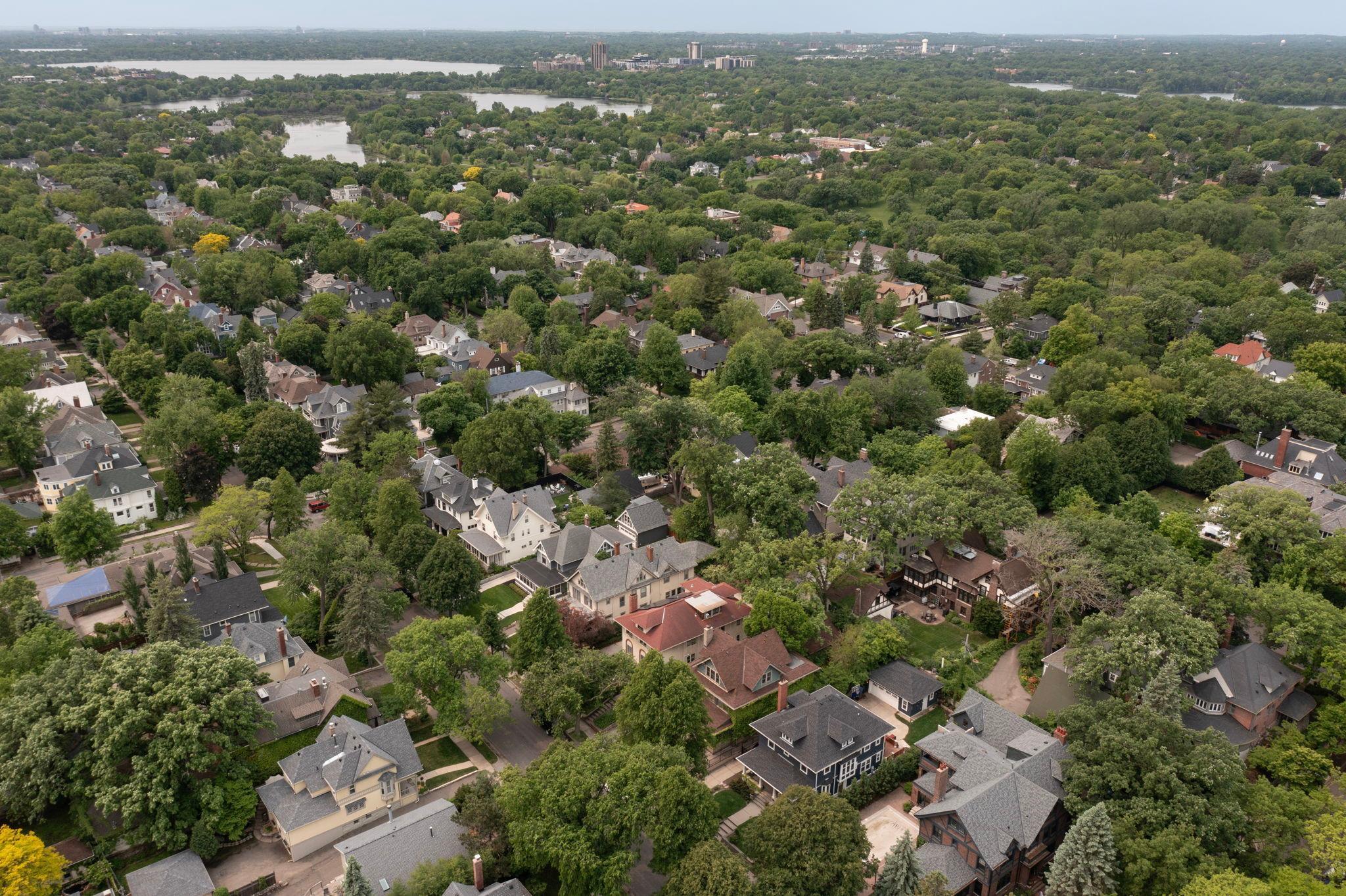 Minneapolis, Minnesota, 55403, United States, 3 Bedrooms Bedrooms, ,2 BathroomsBathrooms,Residential,For Sale,1901965